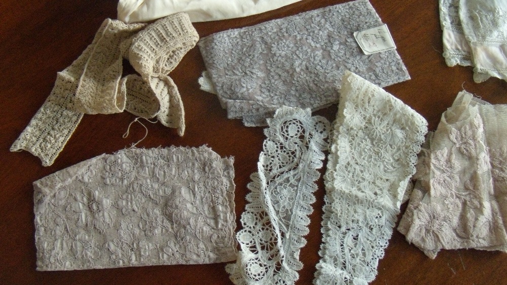 Three lace trimmed bodices, a pair of drawers and miscellaneous lace - Image 5 of 7