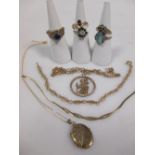 A quantity of 9ct jewellery to include three bracelets, six gemset rings and other items