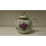 A Worcester tea pot and cover (2)  The flower cover knop and a rim chip have been restored. A chip