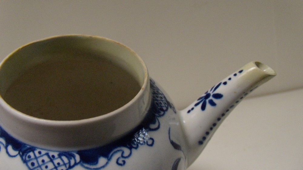 A Bow blue and white tea pot and cover (2)  The rims of both the cover and pot have restoration as - Image 3 of 4