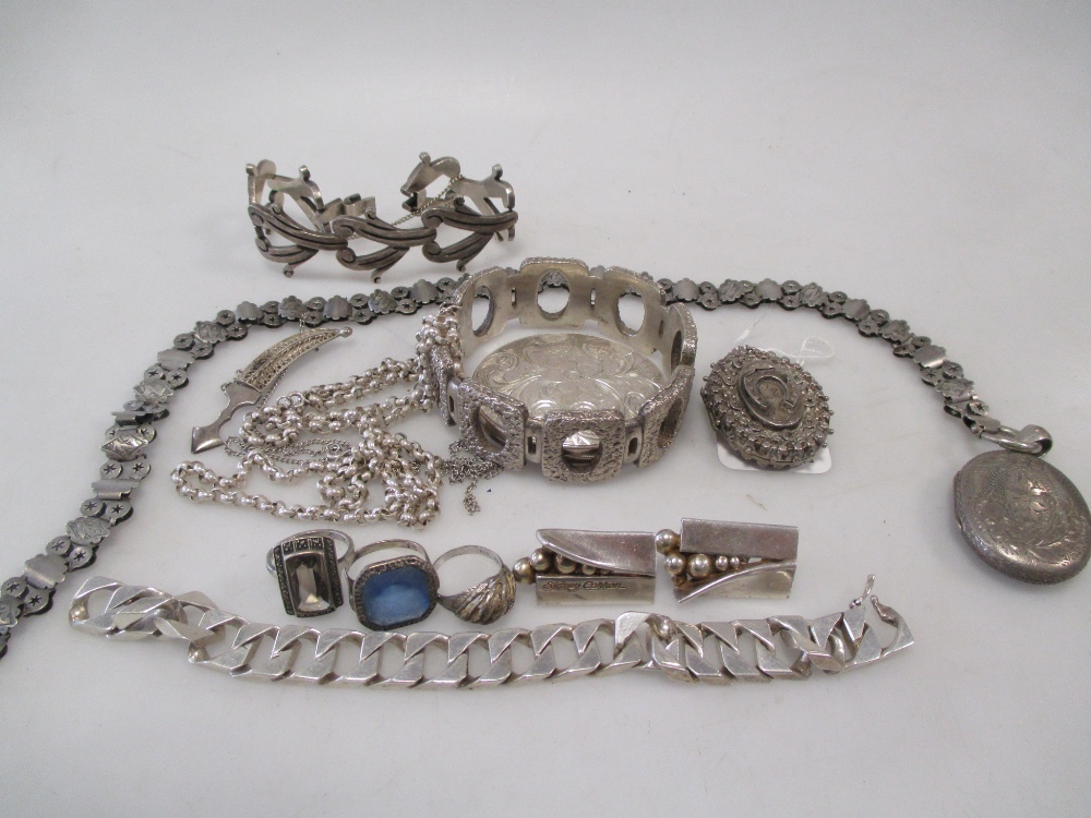 A quantity of silver jewellery to include a Victorian locket, a large 20th century locket, a