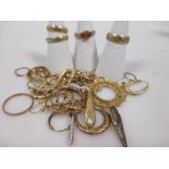 A quantity of assorted 9ct and yellow metal jewellery, 33g gross