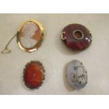 A shell cameo in 9ct gold mount, two banded agate brooches and an onyx brooch set with turquoise (4)