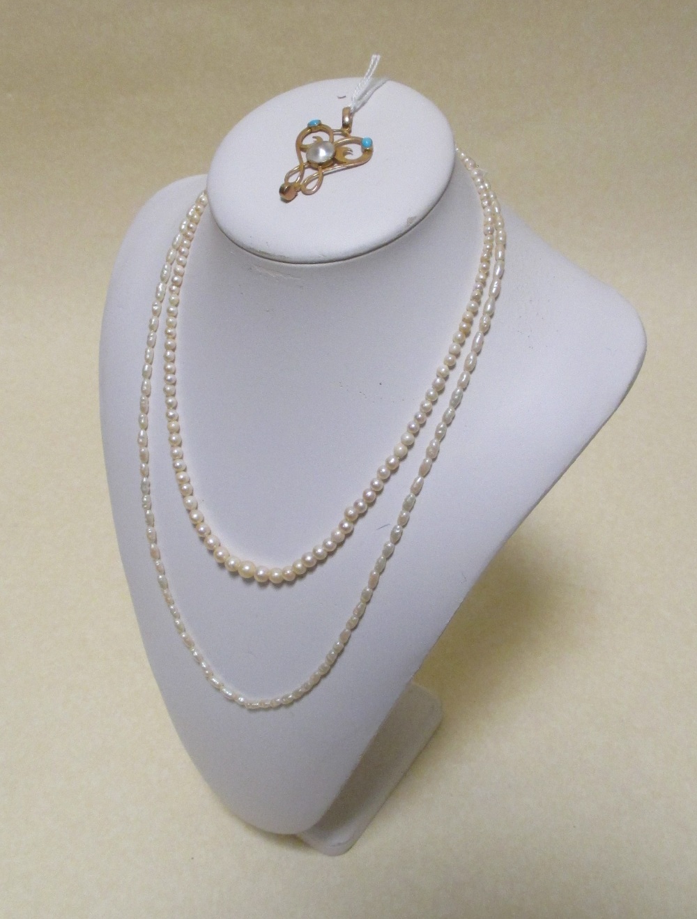 An Art Nouveau 15ct turquoise and pearl pendant and two pearl necklaces (3) - Image 2 of 3