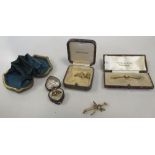 A cased pearl bar brooch stamped 15ct, a dragonfly bar brooch, a 9ct chain, a mourning ring and a