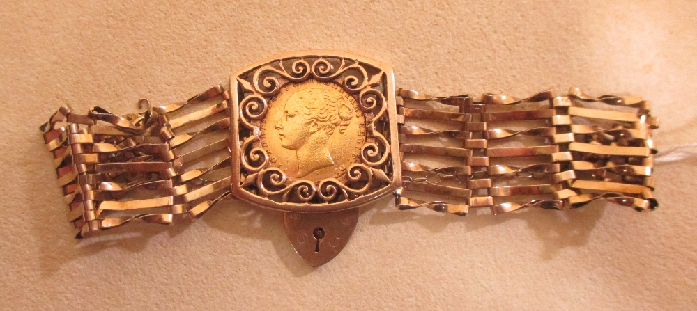 An 1871 sovereign set 9ct gold gate bracelet, 25g