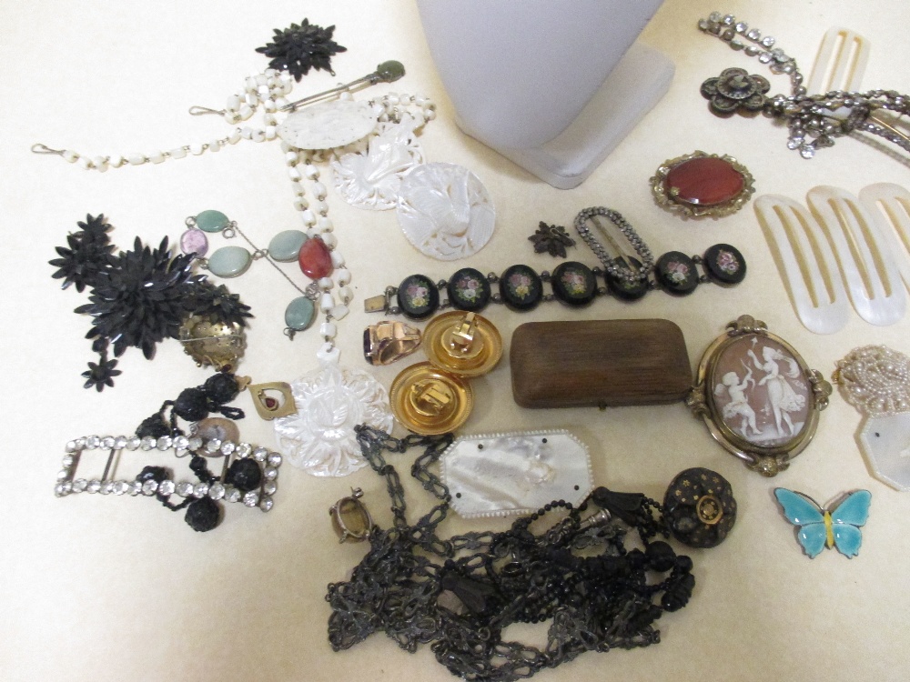 A quantity of period and later jewellery to include jet, a cameo, a micro-mosaic bracelet, mother of - Image 2 of 4