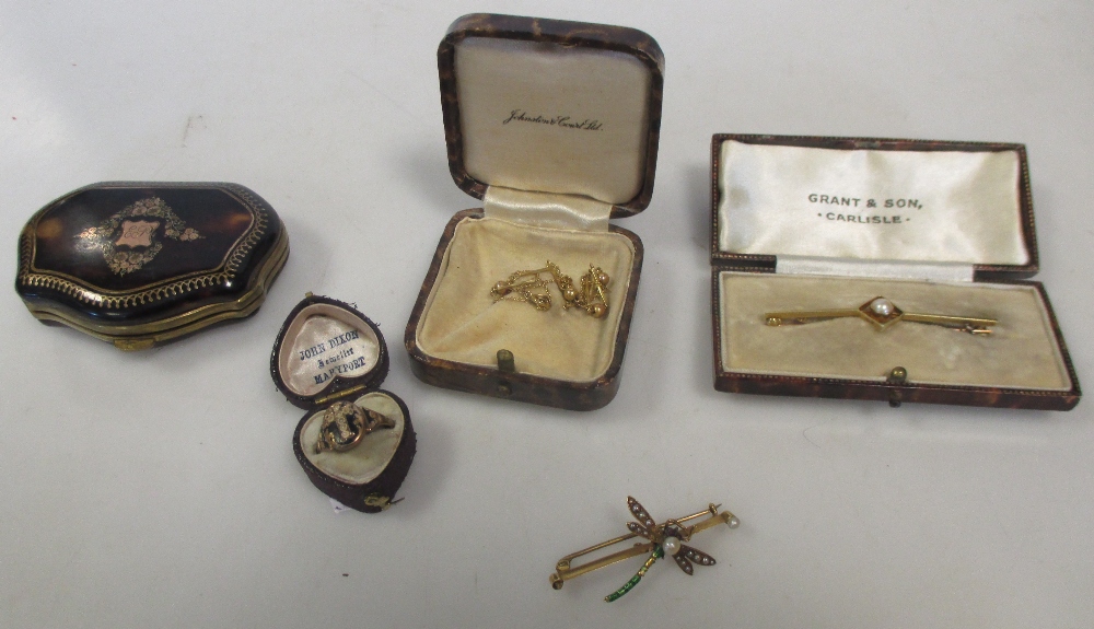 A cased pearl bar brooch stamped 15ct, a dragonfly bar brooch, a 9ct chain, a mourning ring and a - Image 2 of 2