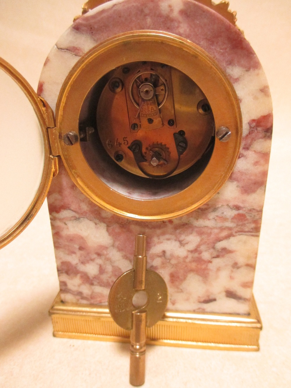 An early 20th century French ormolu mounted marble round arch mantel clock, 14cm high - Image 2 of 2