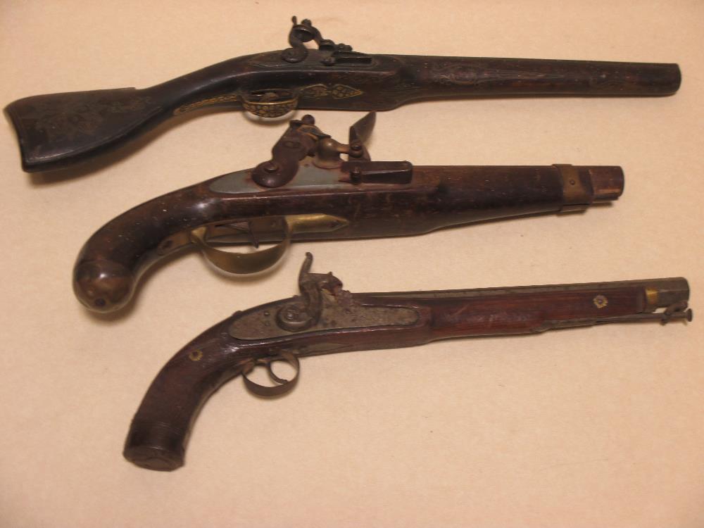 A Tower type flintlock pistol, 45cm; a Continental percussion pistol and an Eastern flintlock pistol - Image 3 of 4