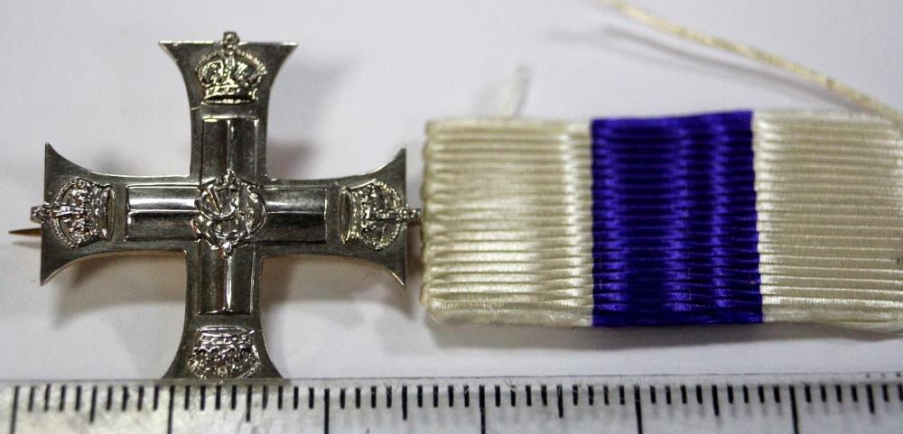 A silver and gold coloured brooch formed as a miniature Military Cross, associated with the Military - Image 4 of 4