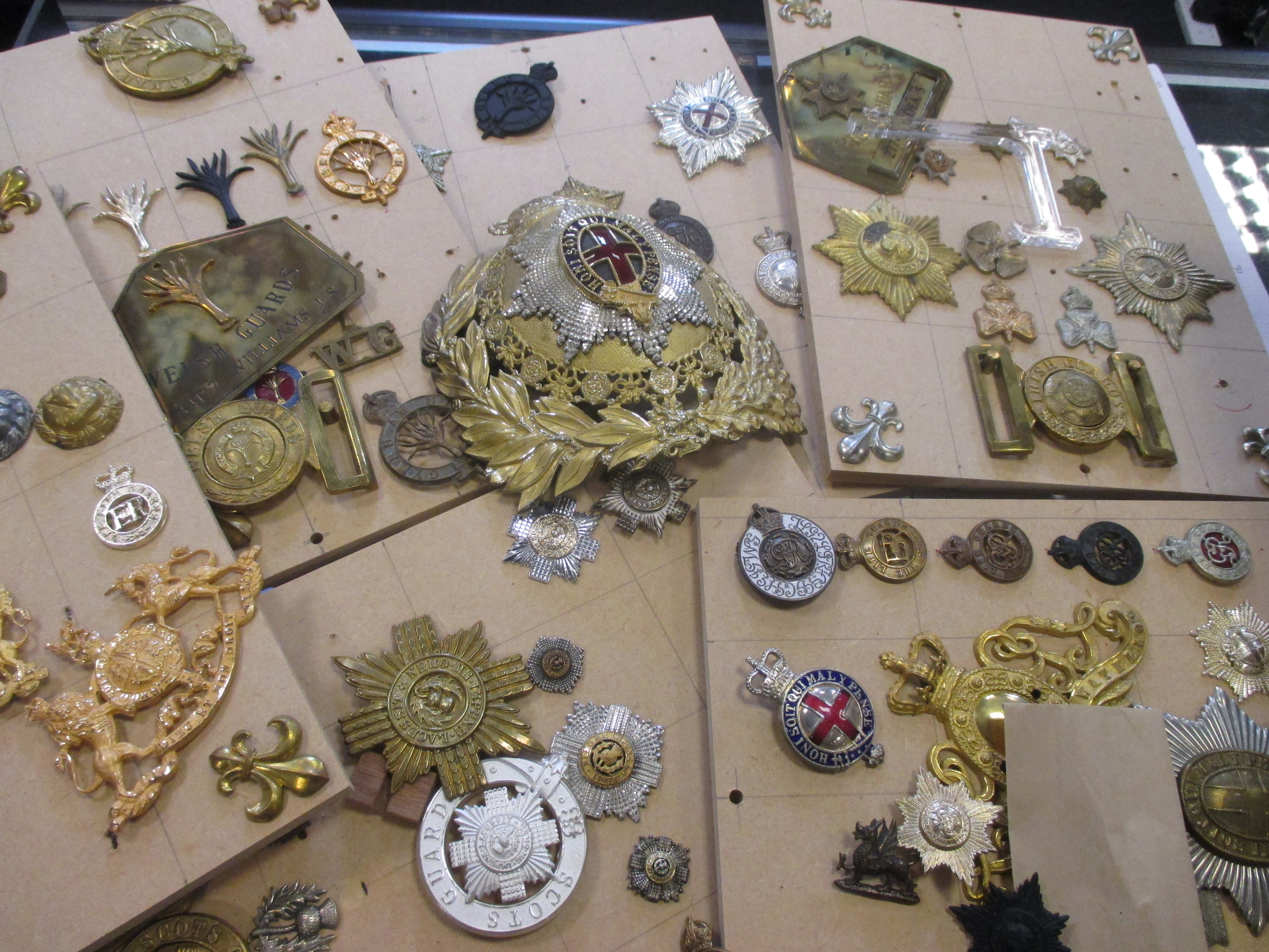 A quantity of military badges, insignias etc. (some modern) - Image 2 of 2