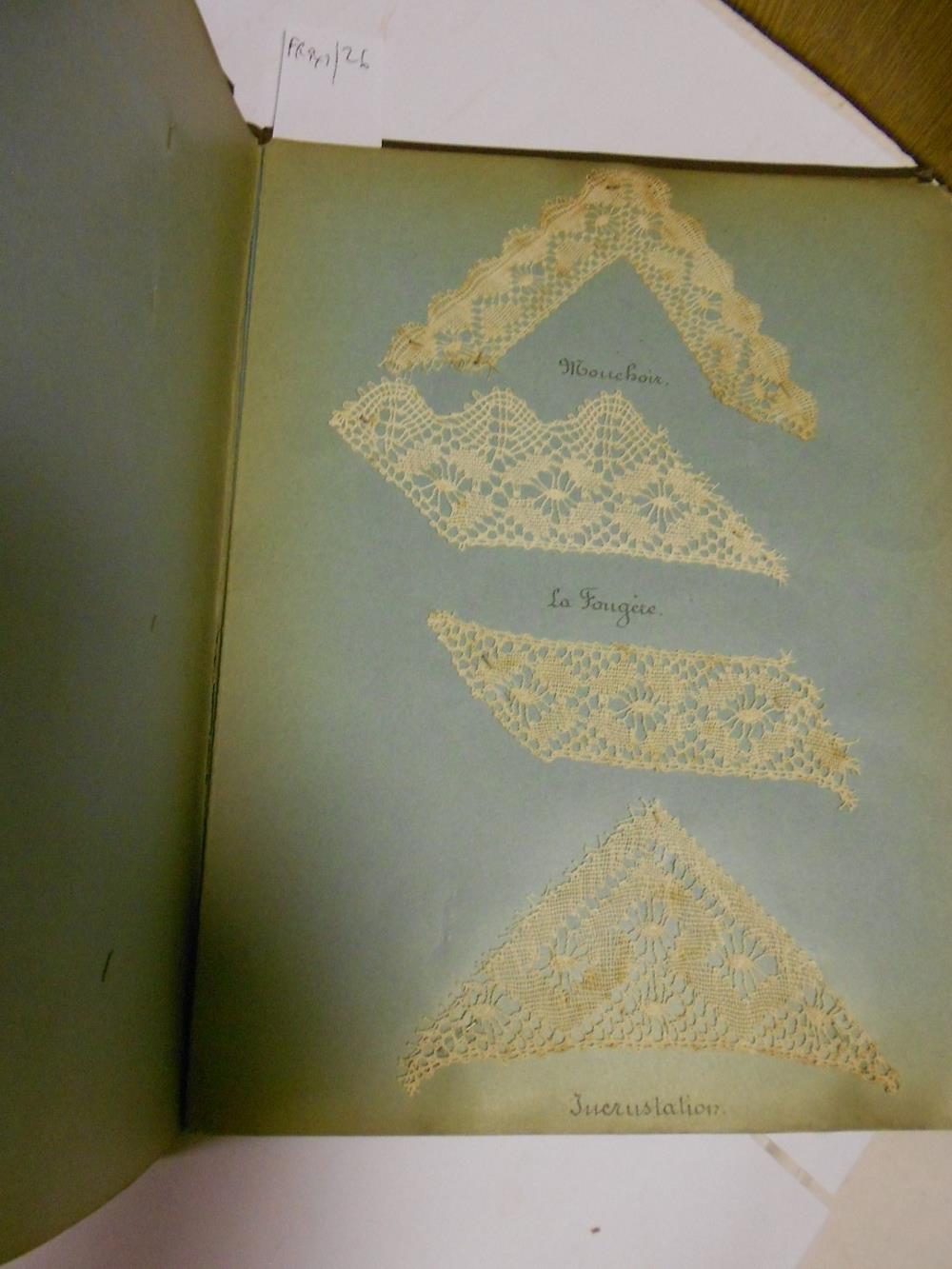 Lace and textiles. Modeles de Dentelles, 4to album c.1890, with 16 loose leaves mounted with lace - Image 3 of 3