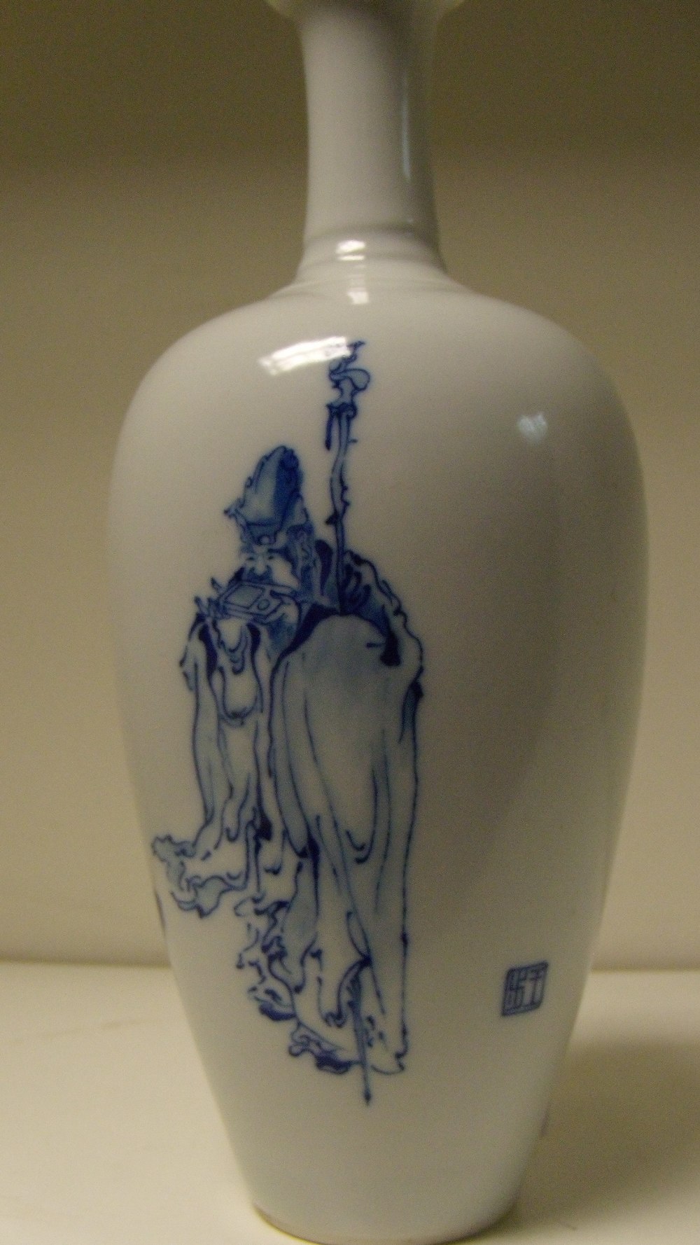 Wang Bu (1896-1968), a blue and white vase, painted with Su Tungpo (1037-1101), the Song dynasty - Image 5 of 5