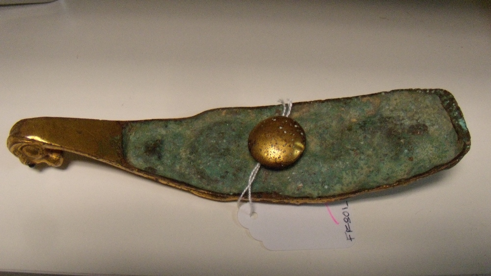 A gilt bronze jade inset belt hook, possibly Han dynasty, the sinuous green stone of the jade dragon - Image 2 of 2