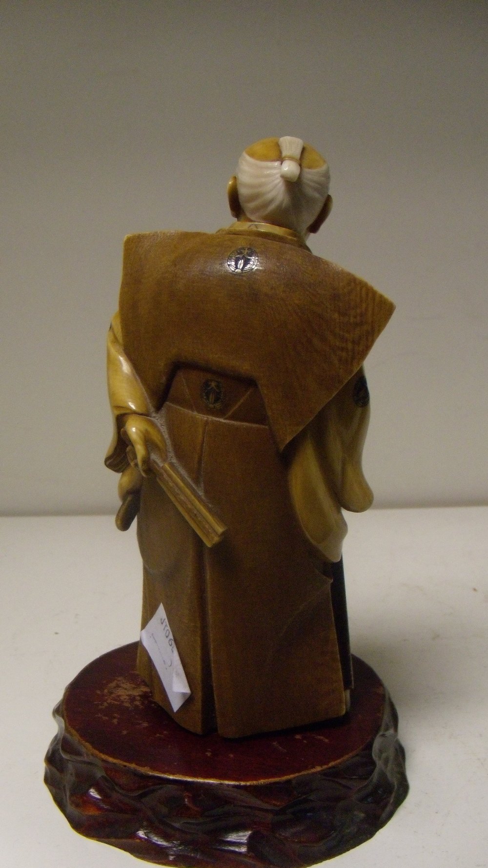 An early 20th century ivory figure of a samurai, the grey haired man wears a daisho with his - Image 2 of 3