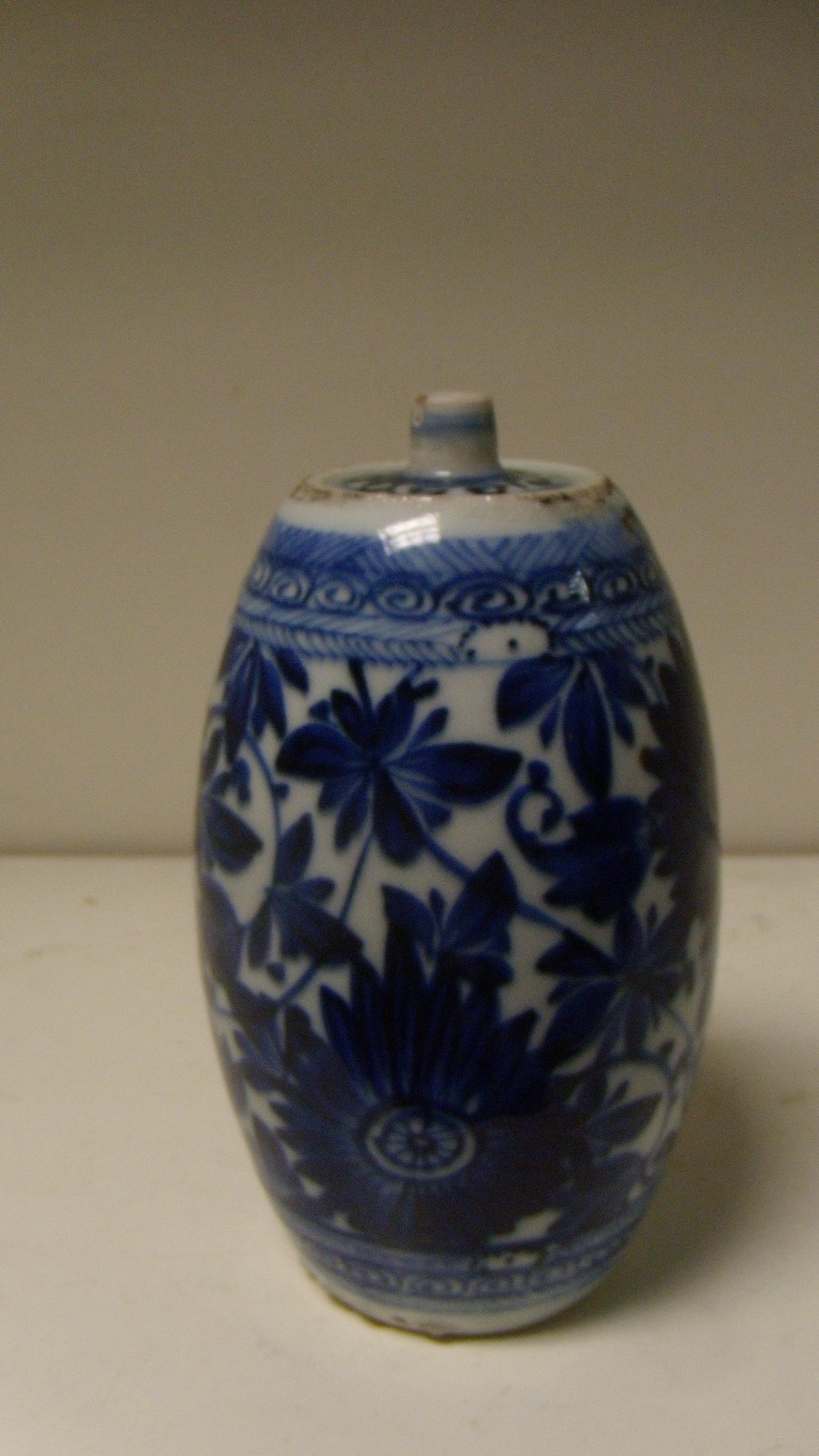 An 18th century blue and white barrel shaped vase, the flat top painted with scrolls enclosing a - Image 2 of 4