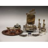 A Keswick school type copper tray and a brass arts and crafts gong together with a quantity of