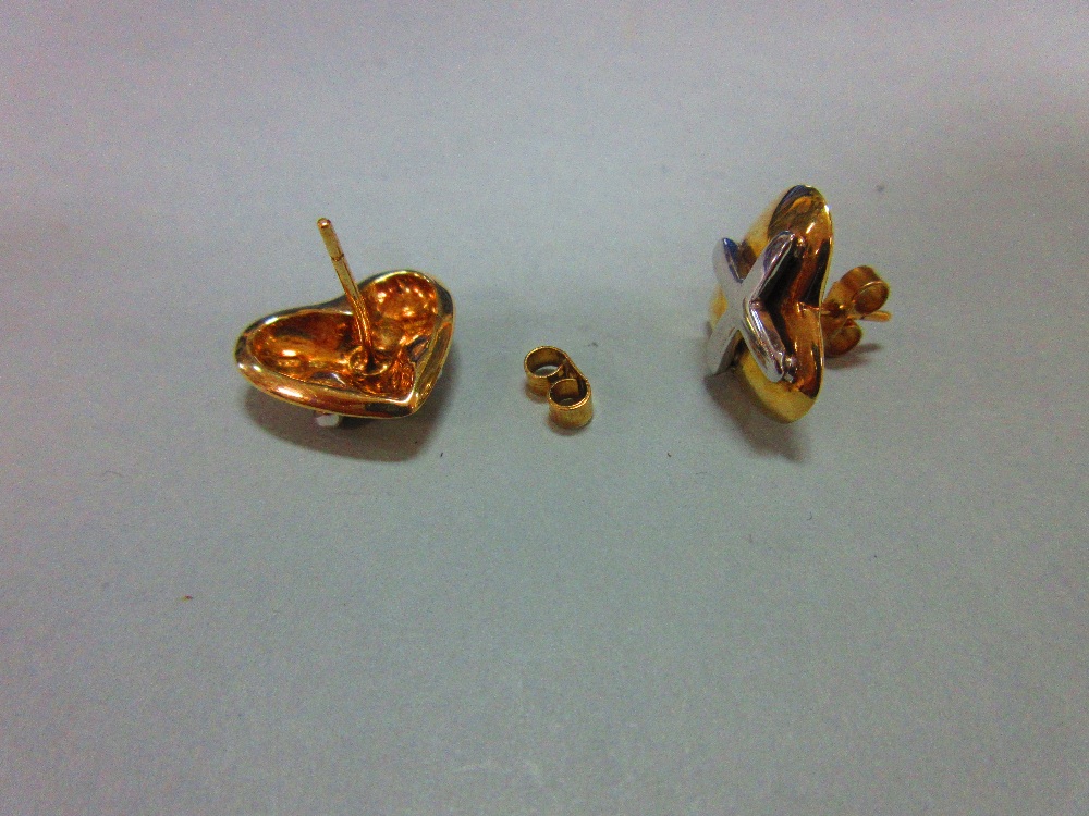 A pair of 9ct bi-colour gold hearts-and-kisses earstuds, each designed as a solid yellow gold - Image 2 of 5