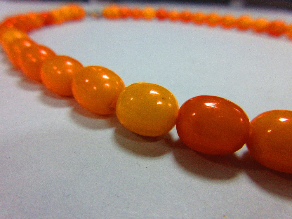 An amber necklace, of graduated oval butterscotch beads, gross weight 18g, length of necklace 42cm - Image 3 of 4