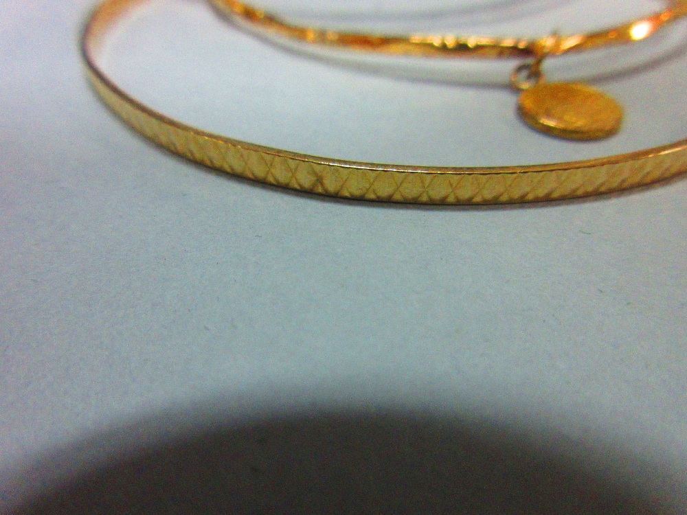 A collection of gold slave bangles, three of hallmarked 22ct gold with faceted diaper patterning, - Image 4 of 5