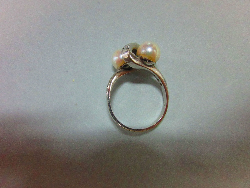 A Continental white gold, pearl and diamond crossover ring, the plain shank set to the front with - Image 4 of 5