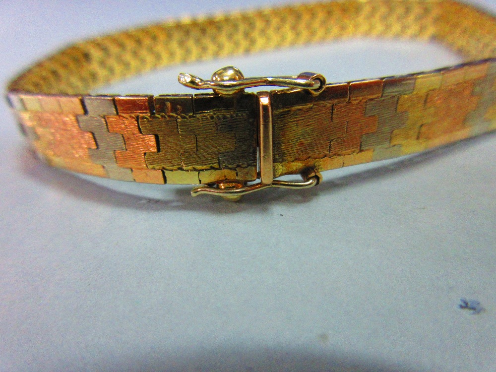 An Italian 18ct tri-coloured gold bracelet, the smooth ribbon of interlocking white, rose and yellow - Image 4 of 5