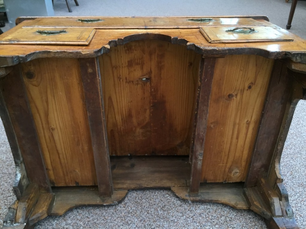 An early 18th century oak lowboy, boxwood line inlaid border decoration, fitted one long and two - Image 4 of 5