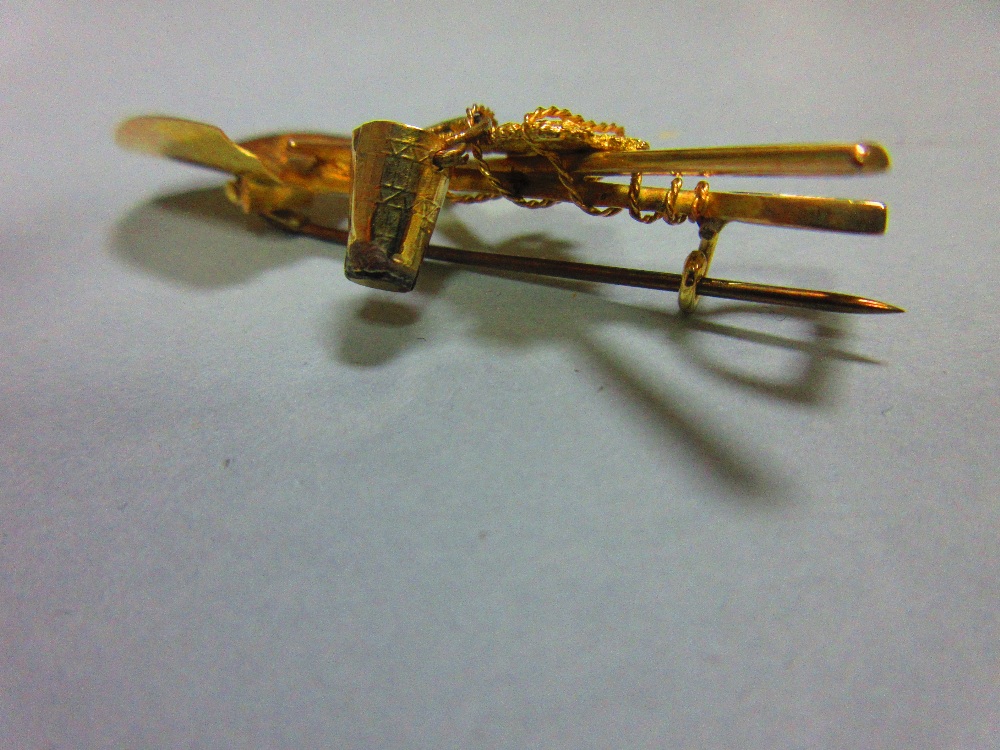 A South Africa gold rush brooch, with shovel, pick and free-swinging bucket tied together, the - Image 2 of 5