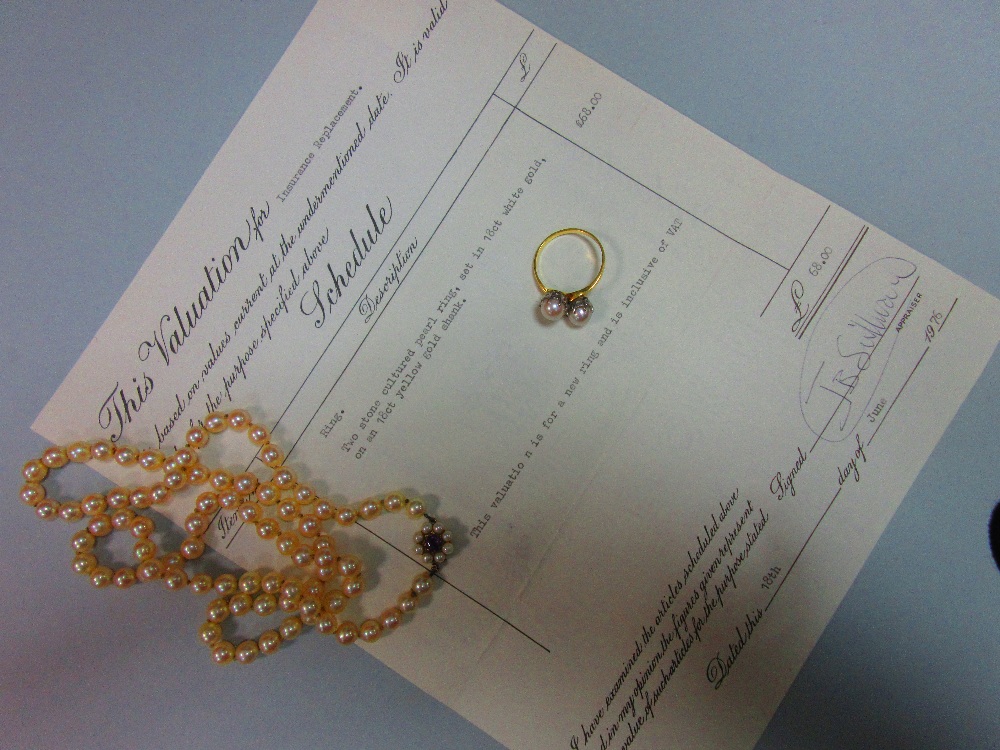 An 18ct gold pearl crossover ring and a pearl necklace, the ring with two 7.5mm pearls claw set in - Image 7 of 7