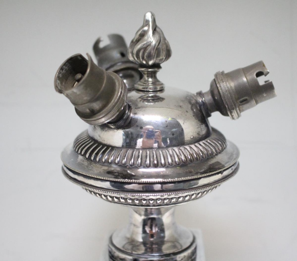 An Edwardian silver table lamp, by Hawkesworth, Eyre & Co, Sheffield 1906, raised on a plain - Image 4 of 4