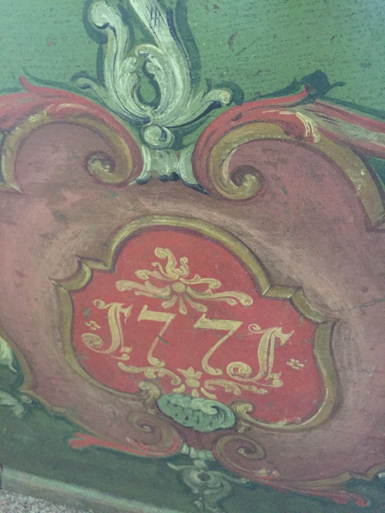 An 18th century Continental painted dowry chest, the domed top with metal bands and cartouche - Image 5 of 5