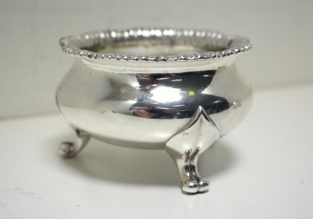 A pair of Victorian silver tub salts, by Robert Hennell III, London 1841, each of plain tub shape - Image 3 of 5
