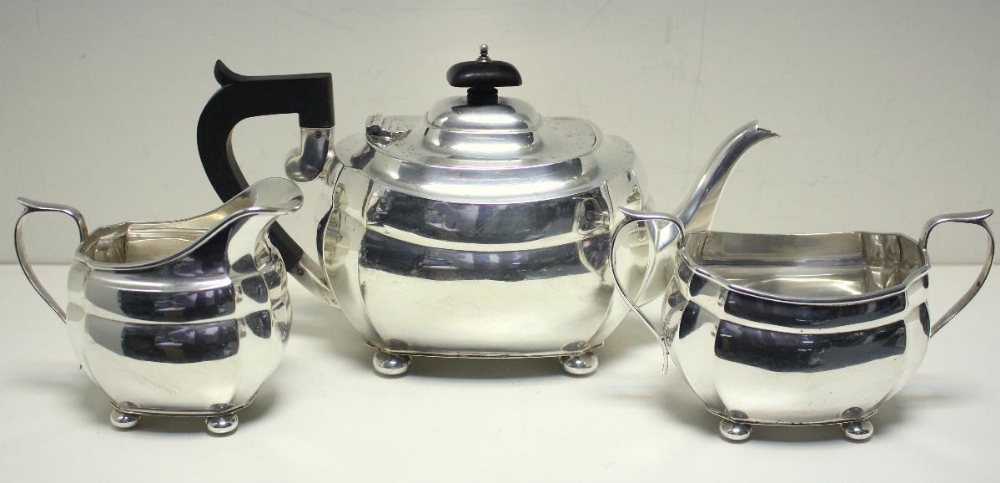 An Edwardian three piece silver teaset, by S Blackensee & Sons, Birmingham and Chester 1930,