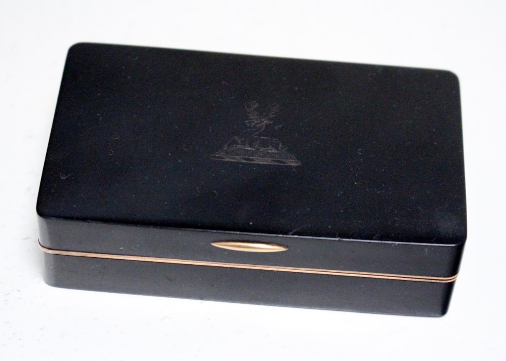 An early 19th century French gold lined tortoiseshell snuff box, maker P.A.M, Paris 1809-1819, of - Image 2 of 6