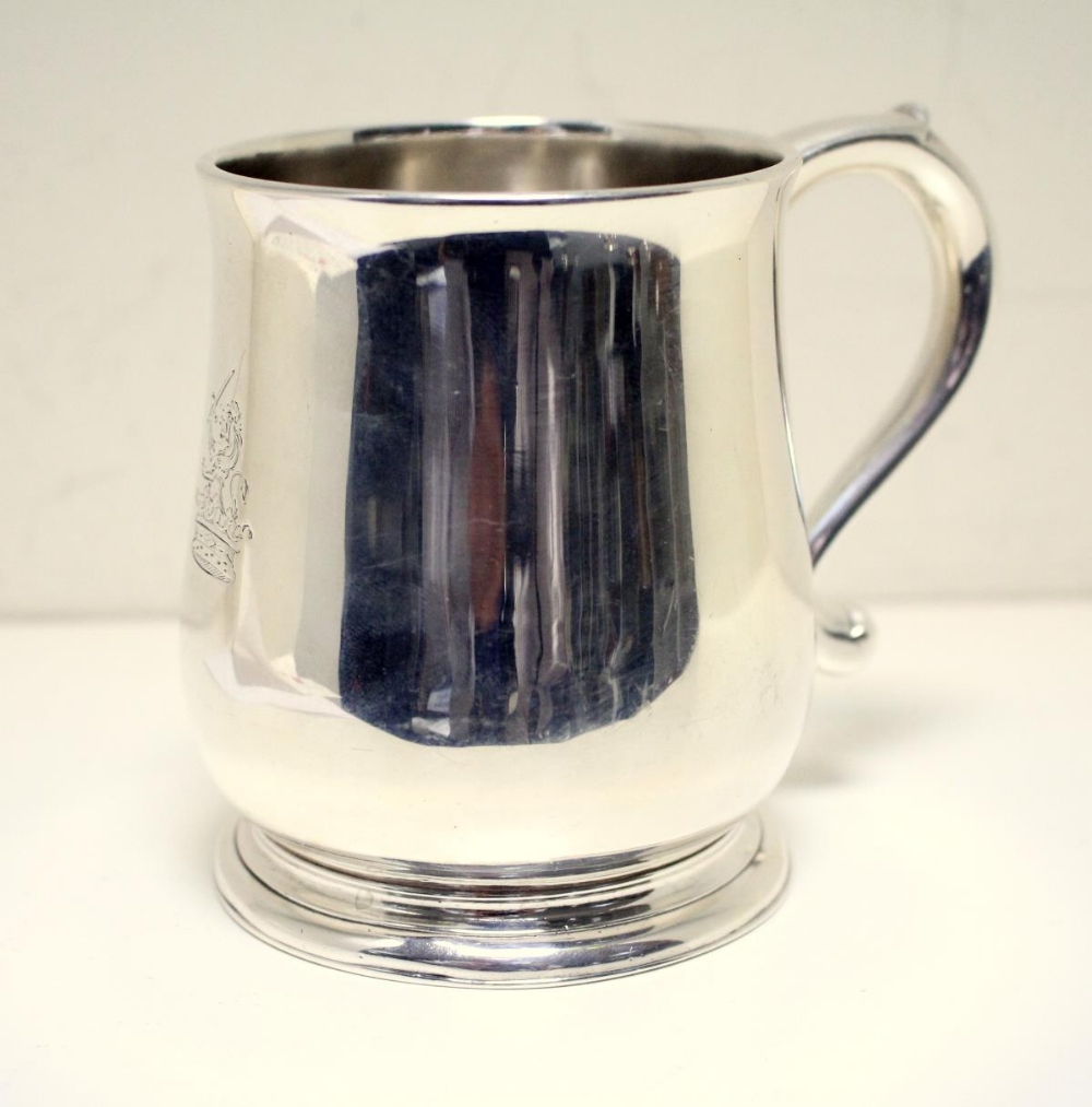 A small George II silver beer mug, probably by William Fordham, London 1728, of plain baluster - Image 2 of 5