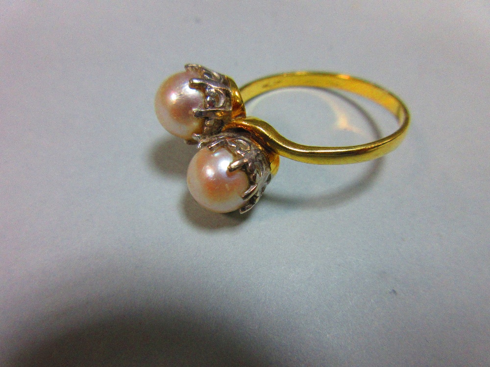 An 18ct gold pearl crossover ring and a pearl necklace, the ring with two 7.5mm pearls claw set in - Image 3 of 7