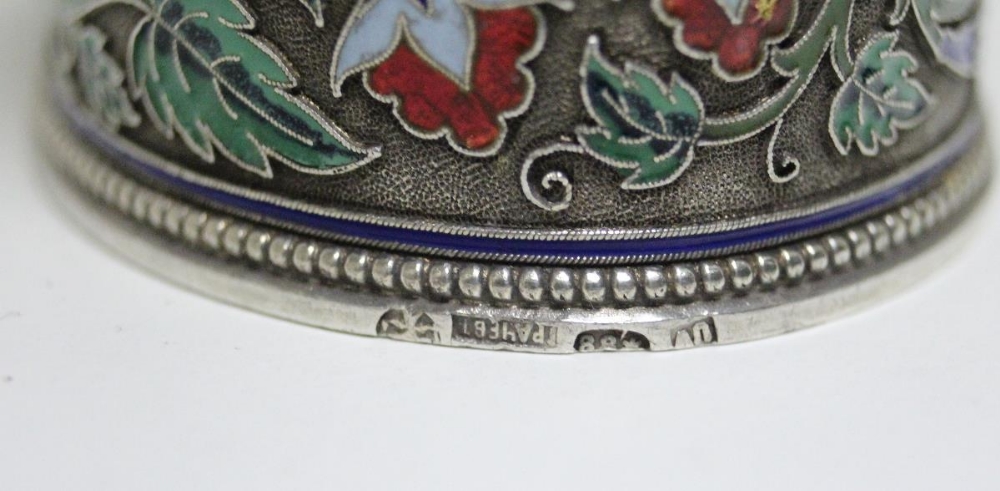 Two Russian silver and cloisonné enamel napkin rings. by Grachev, St Petersburg, 1896 (88 zol.), - Image 3 of 4