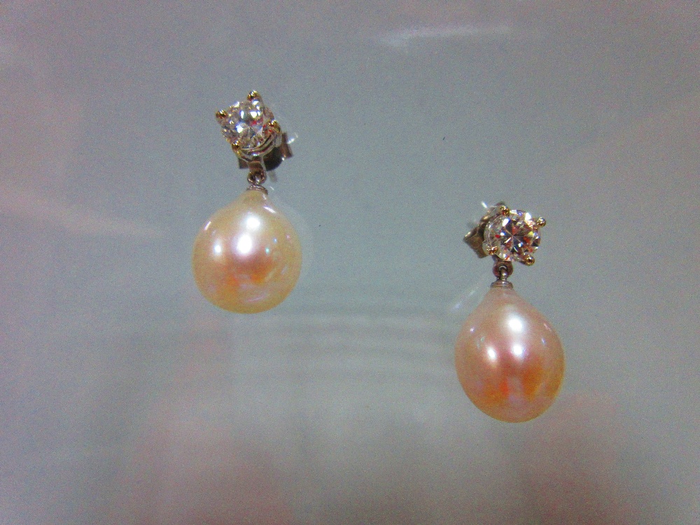 A pair of diamond earstuds with removeable pearl drops, each post of hallmarked 18ct white gold - Image 5 of 6