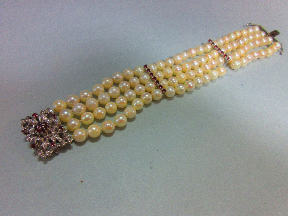 A four row pearl bracelet with feature clasp, the uniform 6.5mm pearls (one strand broken, one loose - Image 2 of 6