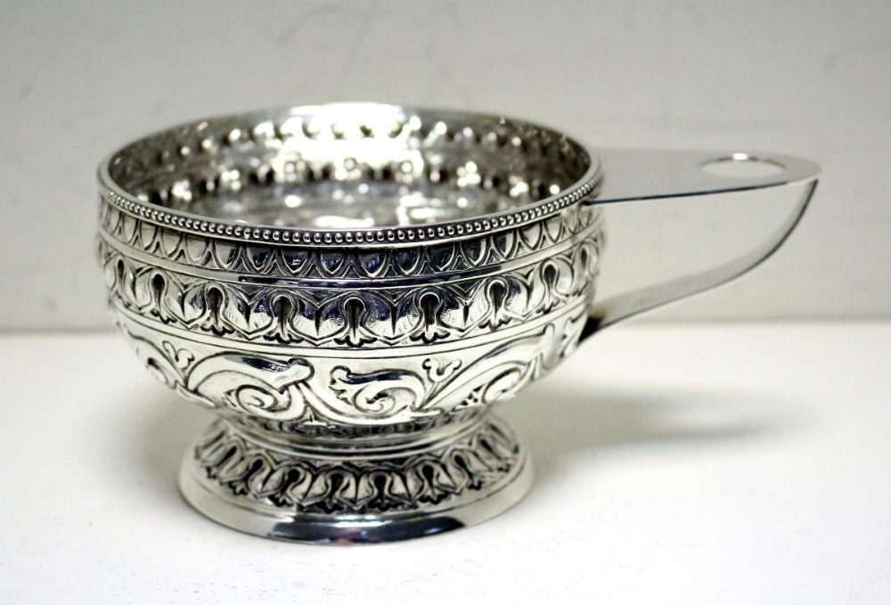 A small Arts and Crafts bowl by Nathan & Hayes, Chester 1911, circular and embossed with bands of - Image 2 of 5