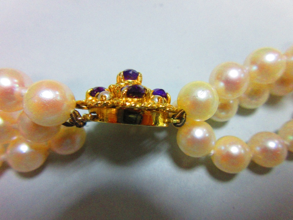 A three row pearl necklace with gold, amethyst and seed pearl clasp, the uniform 7.5-8mm cultured - Image 4 of 6