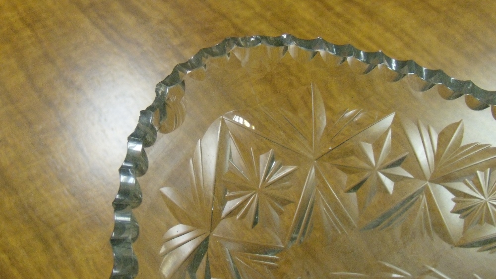 Attributed to Cork, a late 18th century glass bowl, the oval bowl cut with a band of stars within - Image 2 of 3