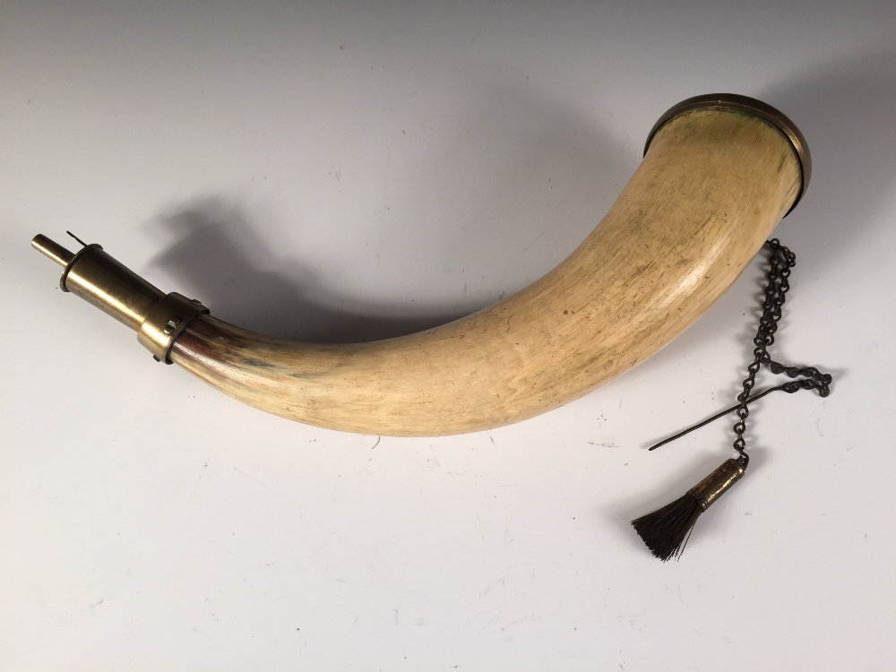 A late 18th or early 19th century powder horn, brass mounted, one end engraved with the crest of the - Image 2 of 4