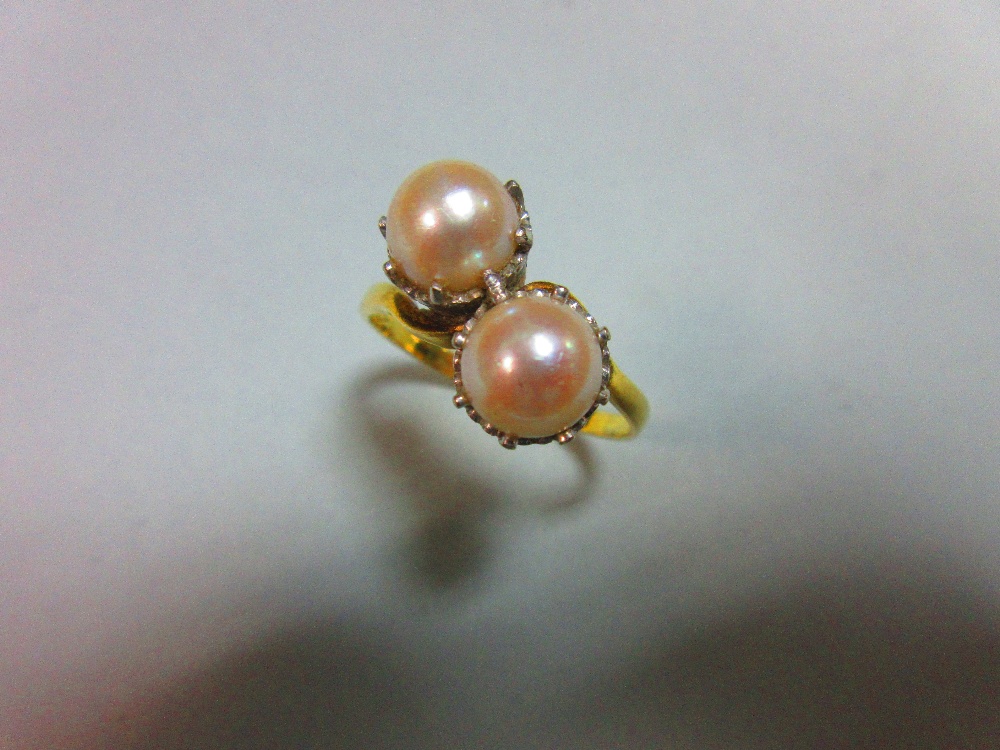 An 18ct gold pearl crossover ring and a pearl necklace, the ring with two 7.5mm pearls claw set in - Image 2 of 7