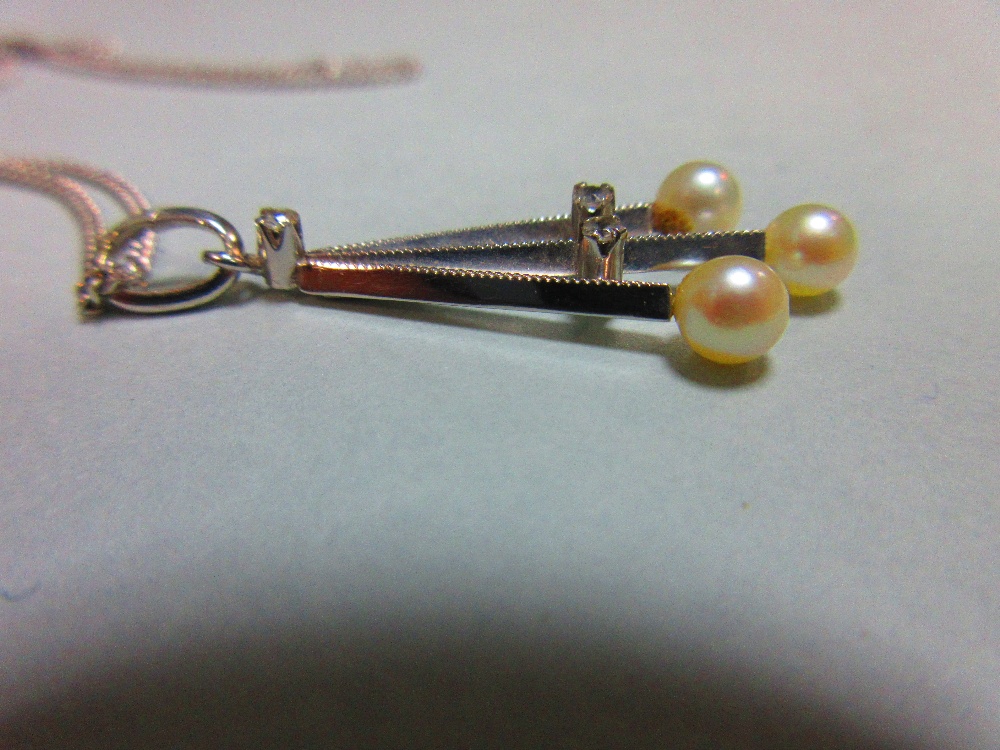 An Italian 18ct white gold and pearl earring and necklace suite, the earrings with hook and snap - Image 3 of 3