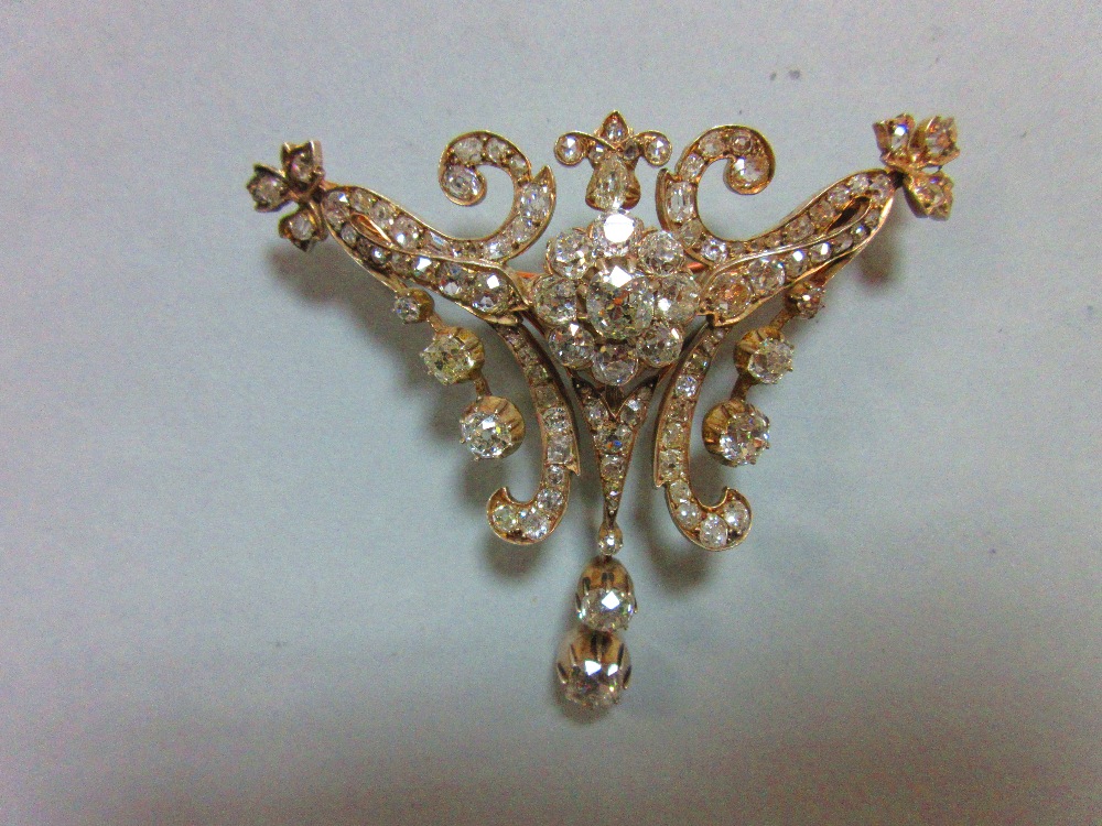 A late 19th century diamond stomacher / brooch, designed with a removeable central flowerhead - Image 3 of 12