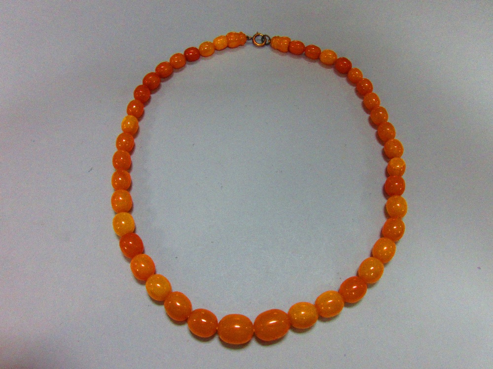 An amber necklace, of graduated oval butterscotch beads, gross weight 18g, length of necklace 42cm