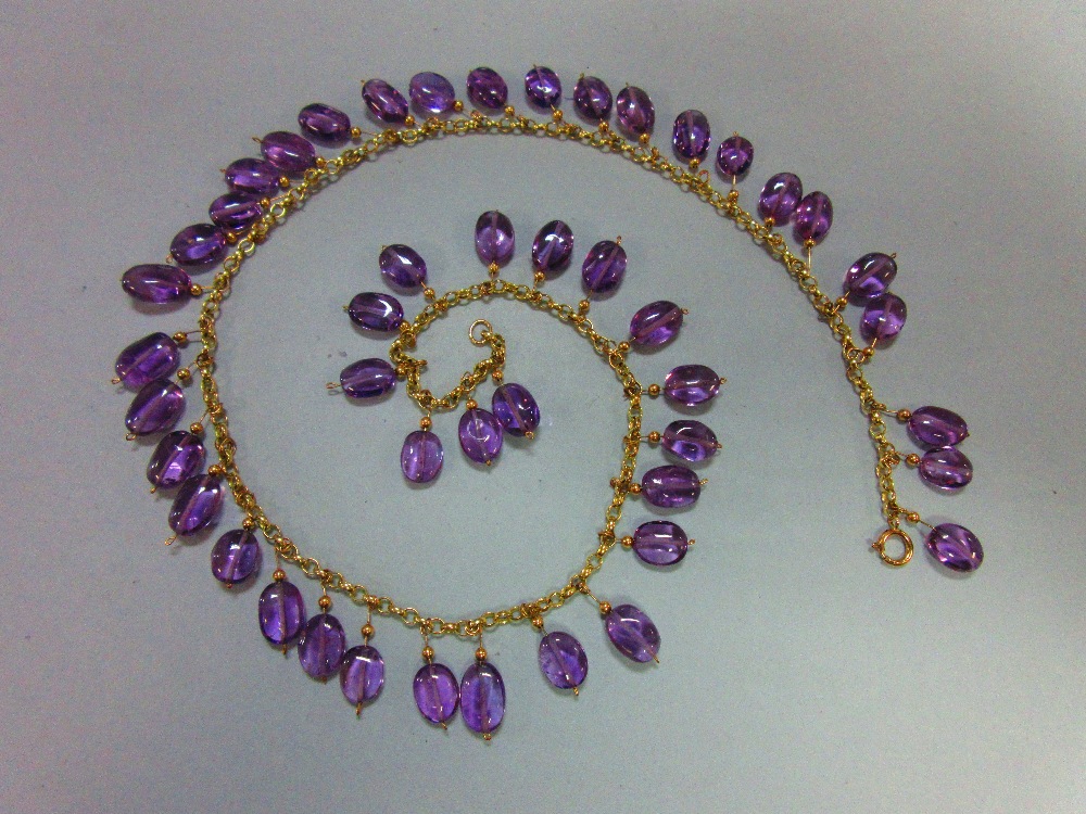 An amethyst fringe necklace, the unmarked yellow precious metal belcher link chain suspending evenly - Image 4 of 4