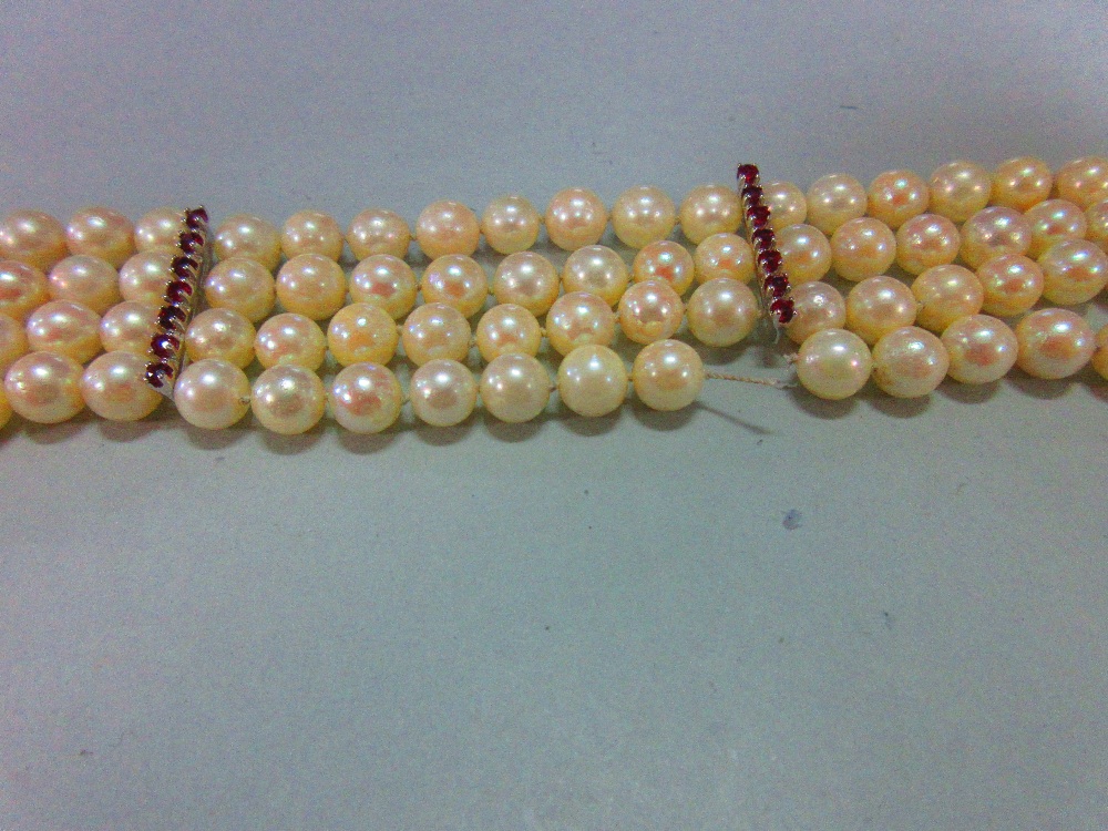 A four row pearl bracelet with feature clasp, the uniform 6.5mm pearls (one strand broken, one loose - Image 3 of 6